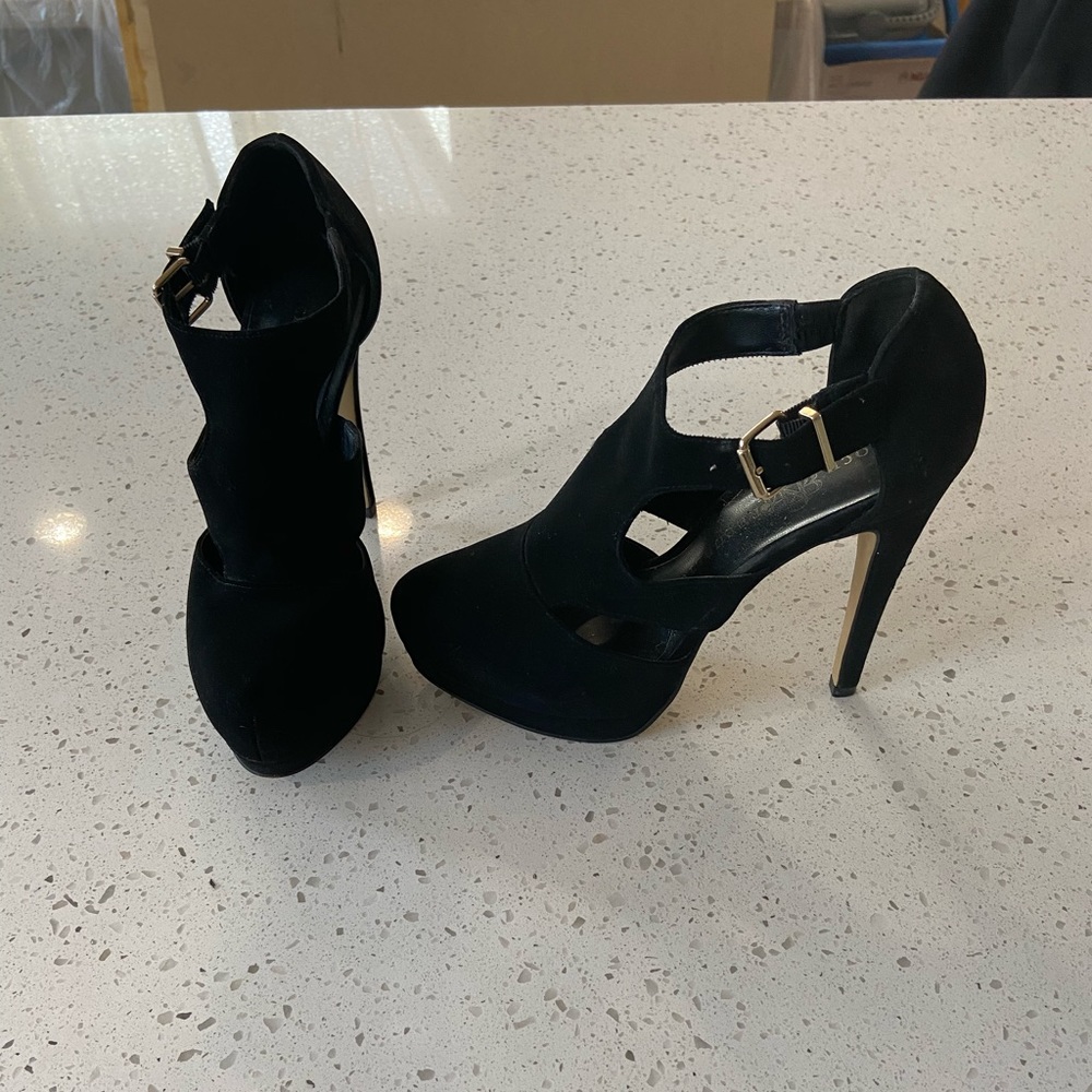 Rock Republic suade pumps 👑